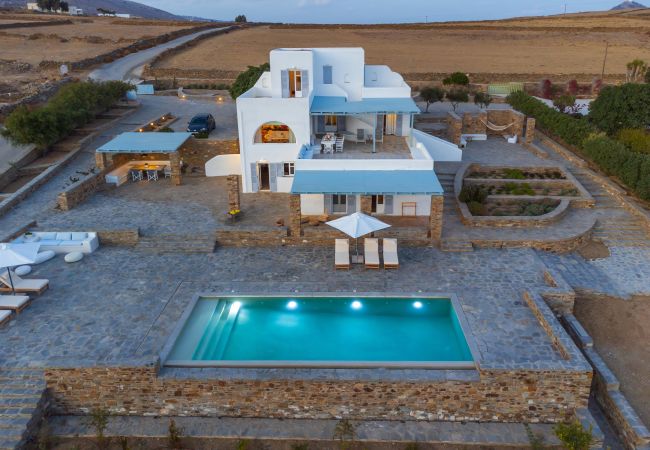 Villa in Tzanes - Soho Villa with private pool in Paros Villa in Tzanes - Soho Villa with private pool in Paros