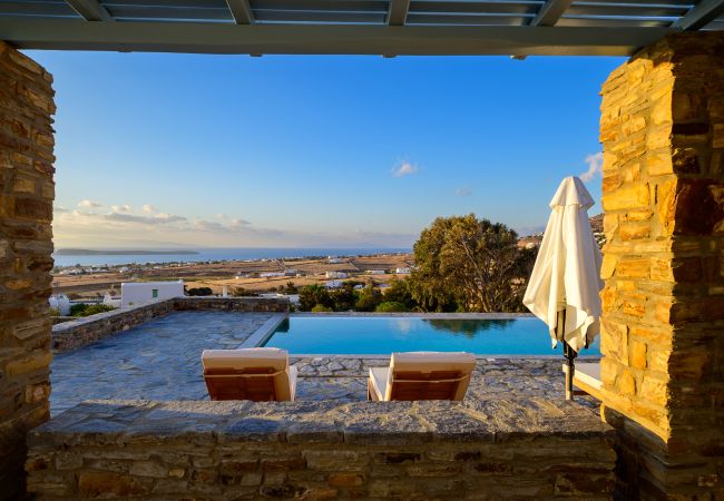Villa in Tzanes - Soho Villa with private pool in Paros Villa in Tzanes - Soho Villa with private pool in Paros