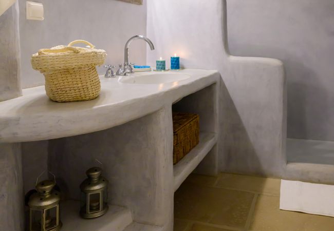 Villa in Tzanes - Soho Villa with private pool in Paros Villa in Tzanes - Soho Villa with private pool in Paros