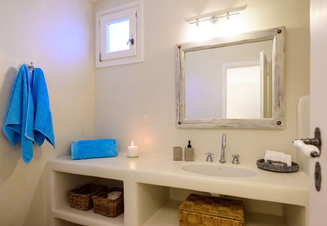 Villa in Tzanes - Soho Villa with private pool in Paros Villa in Tzanes - Soho Villa with private pool in Paros