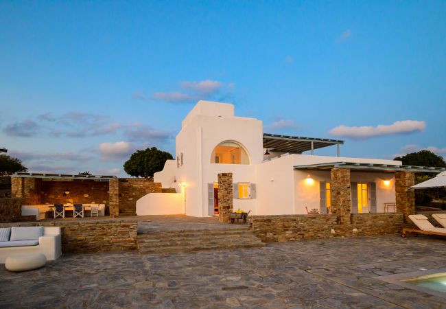 Villa in Tzanes - Soho Villa with private pool in Paros Villa in Tzanes - Soho Villa with private pool in Paros