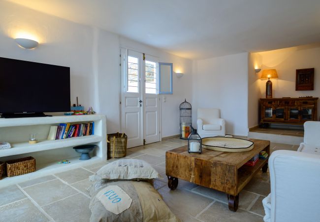 Villa in Tzanes - Soho Villa with private pool in Paros Villa in Tzanes - Soho Villa with private pool in Paros