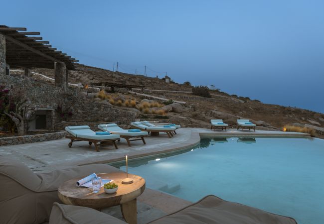 Villa in Mykonos - Seafront 9BDR Serenity in Mykonos Villa in Mykonos - Seafront 9BDR Serenity in Mykonos