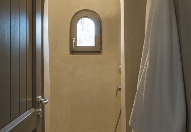 Villa in Mykonos - Seafront 9BDR Serenity in Mykonos Villa in Mykonos - Seafront 9BDR Serenity in Mykonos