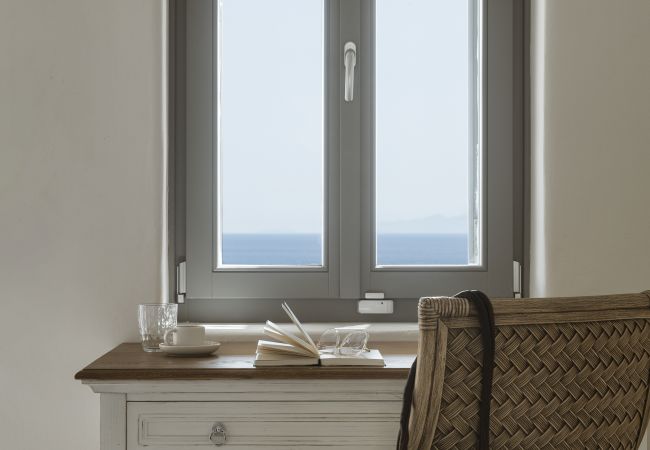 Villa in Mykonos - Seafront 9BDR Serenity in Mykonos Villa in Mykonos - Seafront 9BDR Serenity in Mykonos