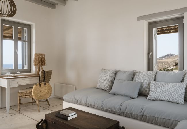 Villa in Mykonos - Seafront 9BDR Serenity in Mykonos Villa in Mykonos - Seafront 9BDR Serenity in Mykonos