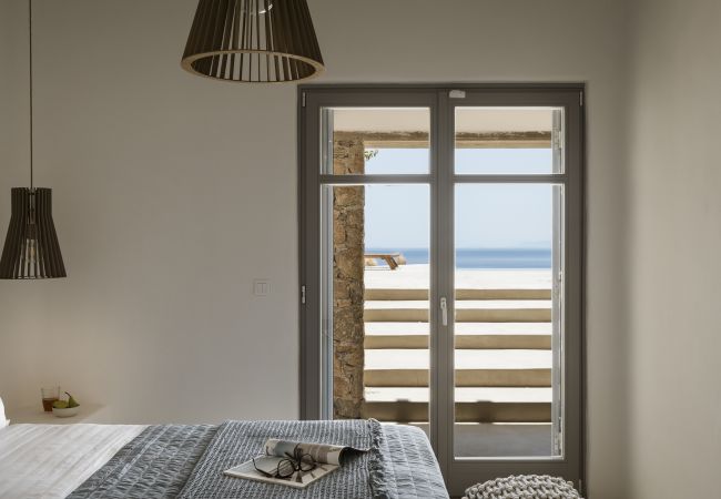 Villa in Mykonos - Seafront 9BDR Serenity in Mykonos Villa in Mykonos - Seafront 9BDR Serenity in Mykonos