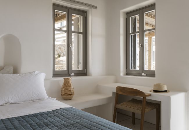 Villa in Mykonos - Seafront 9BDR Serenity in Mykonos Villa in Mykonos - Seafront 9BDR Serenity in Mykonos