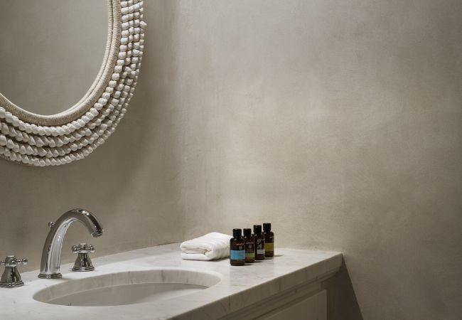 Villa in Mykonos - Seafront 9BDR Serenity in Mykonos Villa in Mykonos - Seafront 9BDR Serenity in Mykonos