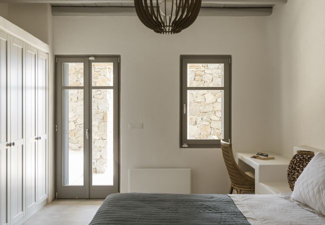 Villa in Mykonos - Seafront 9BDR Serenity in Mykonos Villa in Mykonos - Seafront 9BDR Serenity in Mykonos