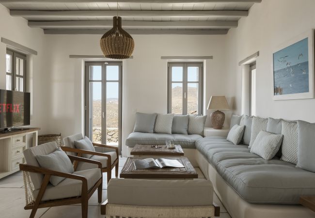 Villa in Mykonos - Seafront 9BDR Serenity in Mykonos Villa in Mykonos - Seafront 9BDR Serenity in Mykonos