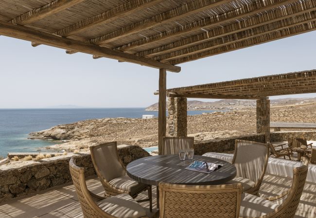 Villa in Mykonos - Seafront 9BDR Serenity in Mykonos Villa in Mykonos - Seafront 9BDR Serenity in Mykonos