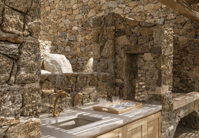 Villa in Mykonos - Seafront 9BDR Serenity in Mykonos Villa in Mykonos - Seafront 9BDR Serenity in Mykonos