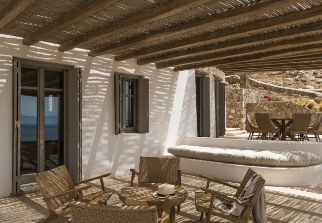 Villa in Mykonos - Seafront 9BDR Serenity in Mykonos Villa in Mykonos - Seafront 9BDR Serenity in Mykonos