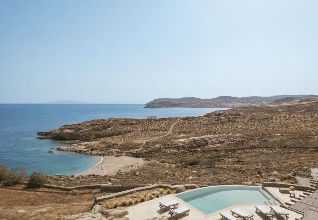 Villa in Mykonos - Seafront 9BDR Serenity in Mykonos Villa in Mykonos - Seafront 9BDR Serenity in Mykonos