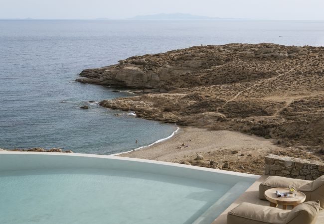 Villa in Mykonos - Seafront 9BDR Serenity in Mykonos Villa in Mykonos - Seafront 9BDR Serenity in Mykonos