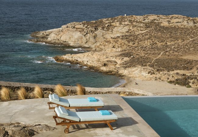 Villa in Mykonos - Seafront 9BDR Serenity in Mykonos Villa in Mykonos - Seafront 9BDR Serenity in Mykonos