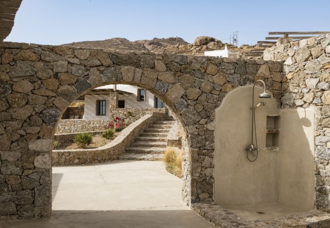 Villa in Mykonos - Seafront 9BDR Serenity in Mykonos Villa in Mykonos - Seafront 9BDR Serenity in Mykonos