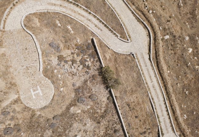 Villa in Mykonos - Seafront 9BDR Serenity in Mykonos Villa in Mykonos - Seafront 9BDR Serenity in Mykonos