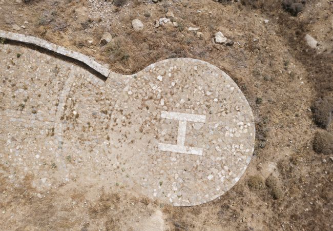 Villa in Mykonos - Seafront 9BDR Serenity in Mykonos Villa in Mykonos - Seafront 9BDR Serenity in Mykonos