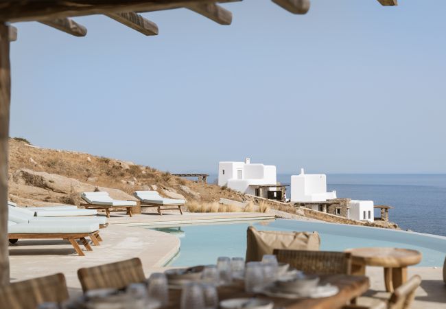 Villa in Mykonos - Seafront 9BDR Serenity in Mykonos Villa in Mykonos - Seafront 9BDR Serenity in Mykonos
