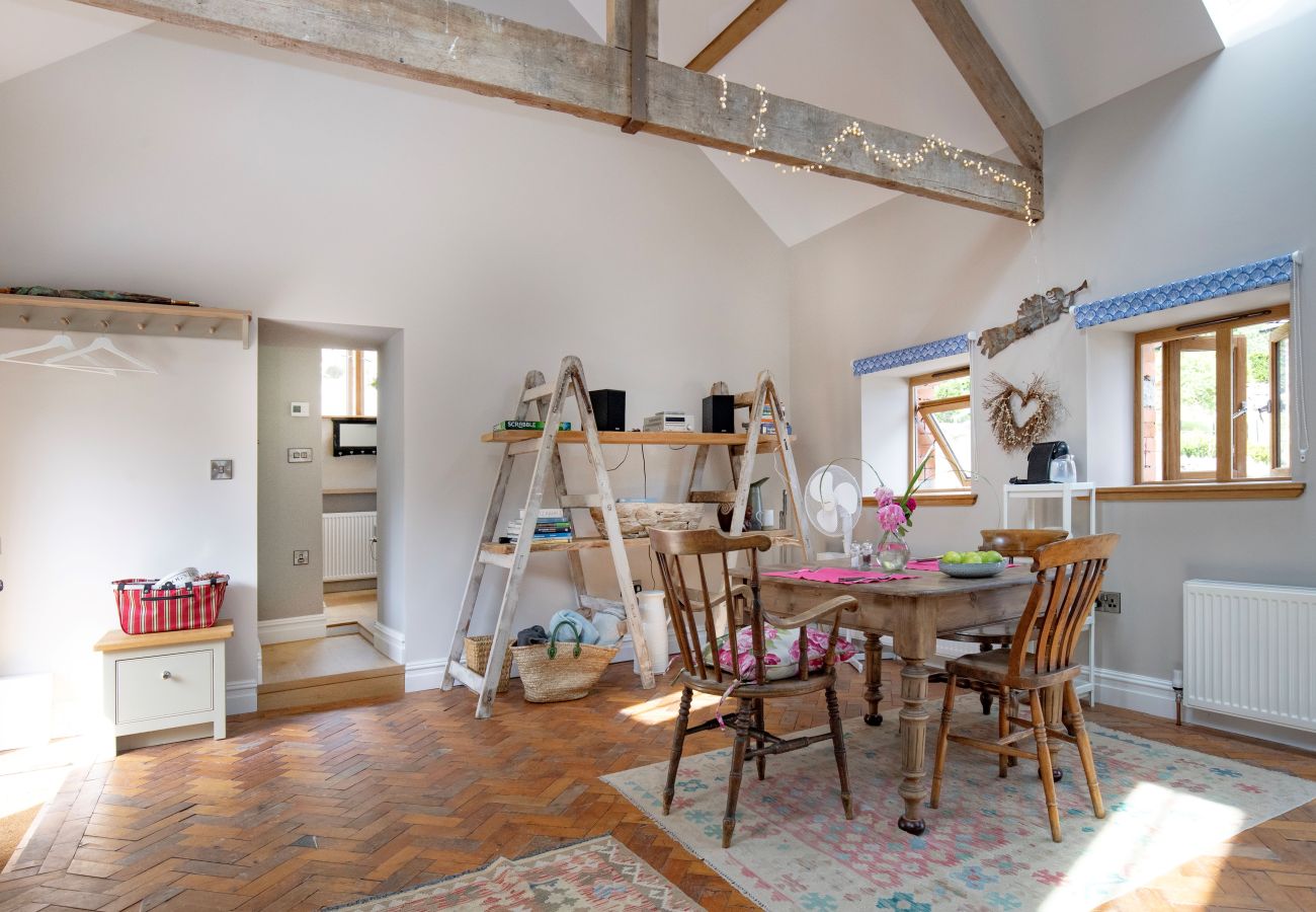 Cottage in Moretonhampstead - Philips Barn - Barn Conversion on edge of Dartmoor with hot tub