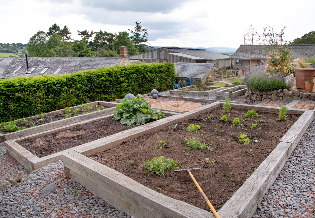 Cottage in Moretonhampstead - Philips Barn - Barn Conversion on edge of Dartmoor with hot tub