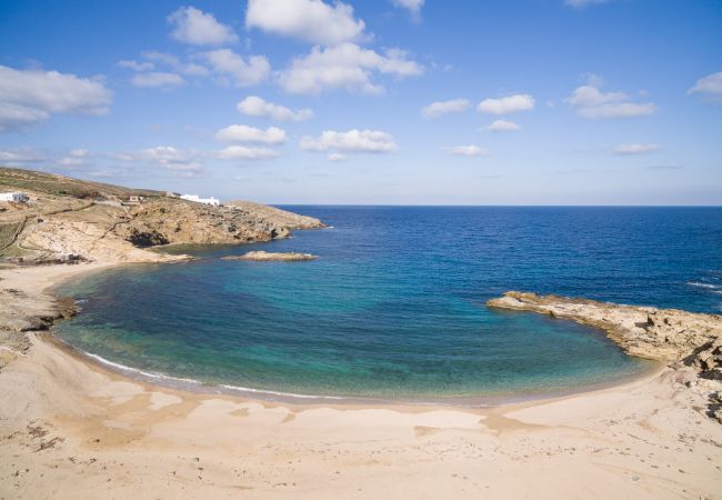 Villa in Mykonos - Seaside 5BDR Bliss in Mykonos Villa in Mykonos - Seaside 5BDR Bliss in Mykonos