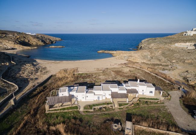 Villa in Mykonos - Seaside 5BDR Bliss in Mykonos Villa in Mykonos - Seaside 5BDR Bliss in Mykonos