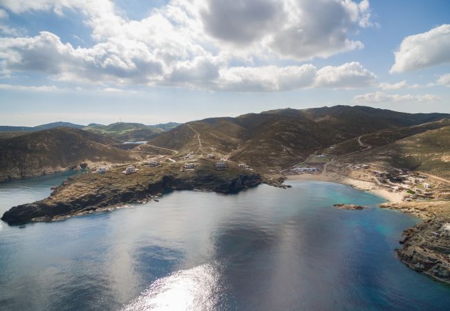 Villa in Mykonos - Seaside 5BDR Bliss in Mykonos Villa in Mykonos - Seaside 5BDR Bliss in Mykonos