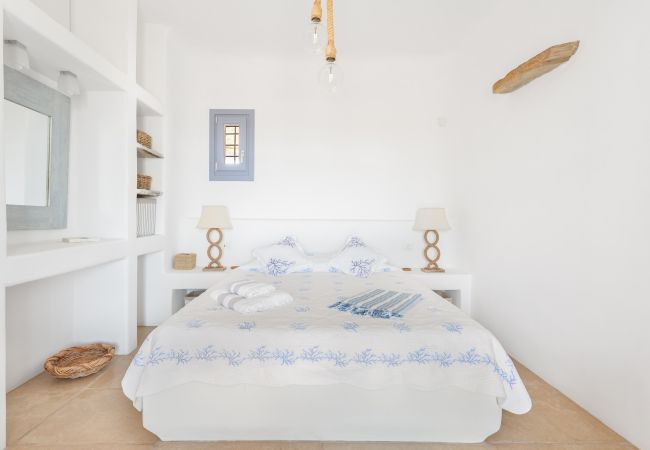 Villa in Mykonos - Seaside 5BDR Bliss in Mykonos Villa in Mykonos - Seaside 5BDR Bliss in Mykonos