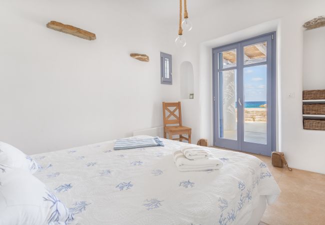 Villa in Mykonos - Seaside 5BDR Bliss in Mykonos Villa in Mykonos - Seaside 5BDR Bliss in Mykonos