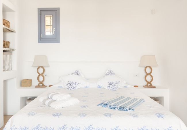 Villa in Mykonos - Seaside 5BDR Bliss in Mykonos Villa in Mykonos - Seaside 5BDR Bliss in Mykonos