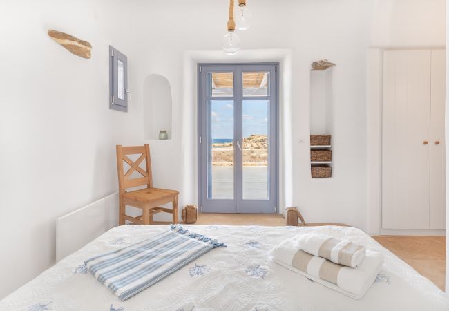 Villa in Mykonos - Seaside 5BDR Bliss in Mykonos Villa in Mykonos - Seaside 5BDR Bliss in Mykonos