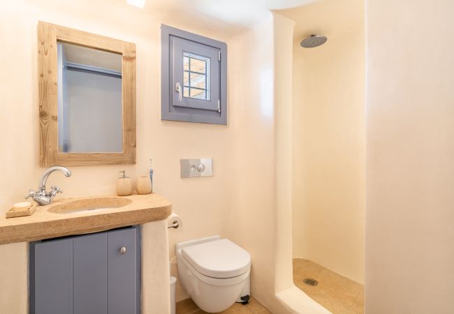 Villa in Mykonos - Seaside 5BDR Bliss in Mykonos Villa in Mykonos - Seaside 5BDR Bliss in Mykonos