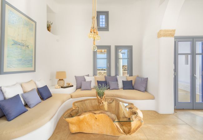 Villa in Mykonos - Seaside 5BDR Bliss in Mykonos Villa in Mykonos - Seaside 5BDR Bliss in Mykonos