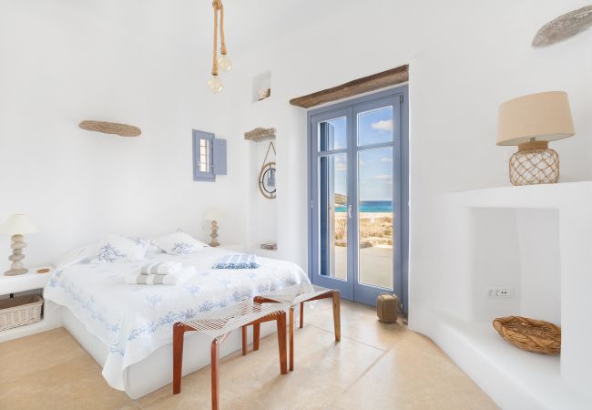 Villa in Mykonos - Seaside 5BDR Bliss in Mykonos Villa in Mykonos - Seaside 5BDR Bliss in Mykonos