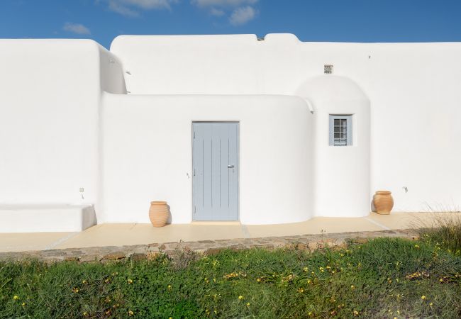 Villa in Mykonos - Seaside 5BDR Bliss in Mykonos Villa in Mykonos - Seaside 5BDR Bliss in Mykonos