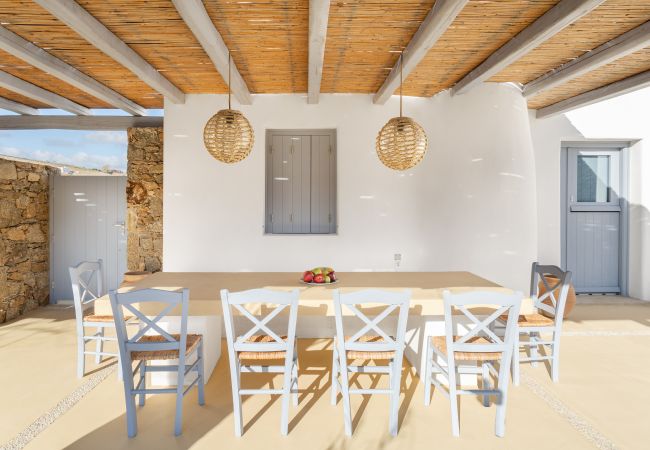 Villa in Mykonos - Seaside 5BDR Bliss in Mykonos Villa in Mykonos - Seaside 5BDR Bliss in Mykonos