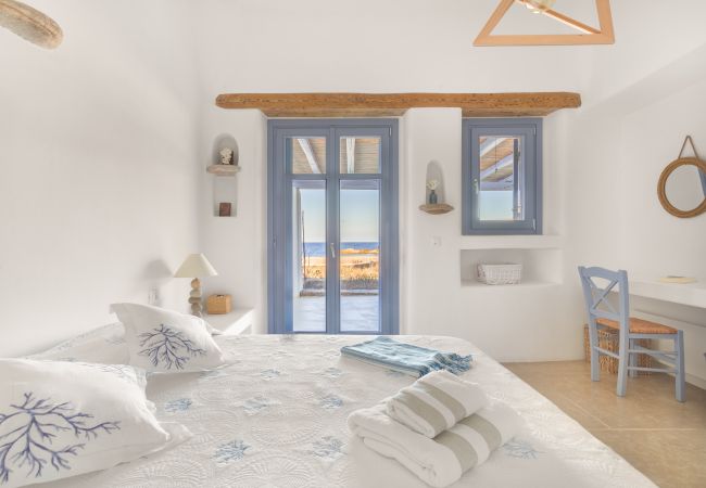 Villa in Mykonos - Seaside 5BDR Bliss in Mykonos Villa in Mykonos - Seaside 5BDR Bliss in Mykonos