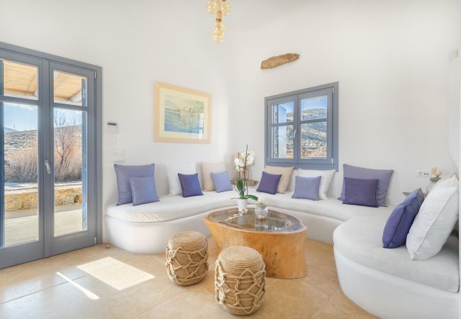 Villa in Mykonos - Seaside 5BDR Bliss in Mykonos Villa in Mykonos - Seaside 5BDR Bliss in Mykonos