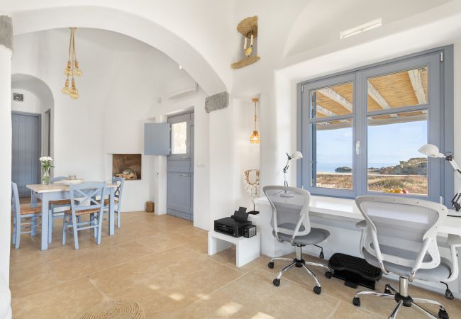 Villa in Mykonos - Seaside 5BDR Bliss in Mykonos Villa in Mykonos - Seaside 5BDR Bliss in Mykonos