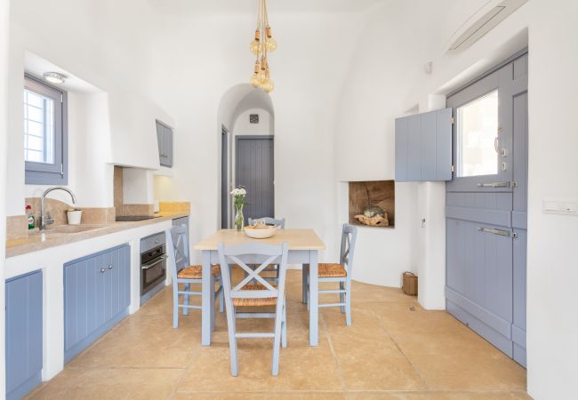 Villa in Mykonos - Seaside 5BDR Bliss in Mykonos Villa in Mykonos - Seaside 5BDR Bliss in Mykonos