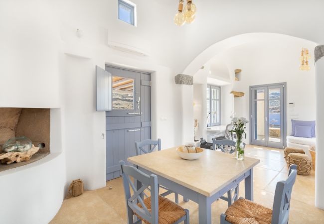 Villa in Mykonos - Seaside 5BDR Bliss in Mykonos Villa in Mykonos - Seaside 5BDR Bliss in Mykonos