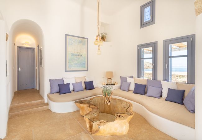 Villa in Mykonos - Seaside 5BDR Bliss in Mykonos Villa in Mykonos - Seaside 5BDR Bliss in Mykonos