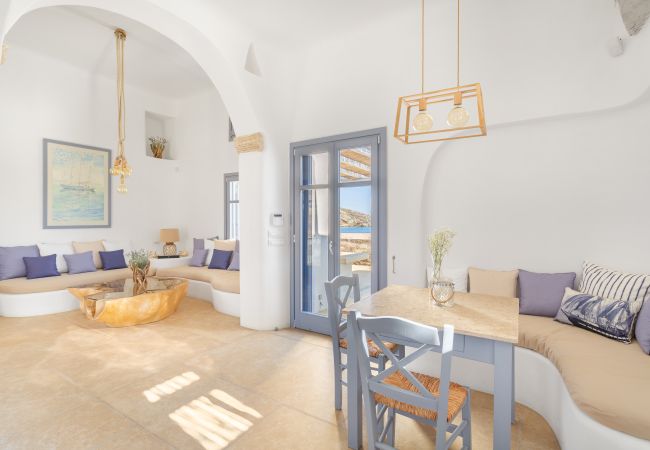 Villa in Mykonos - Seaside 5BDR Bliss in Mykonos Villa in Mykonos - Seaside 5BDR Bliss in Mykonos