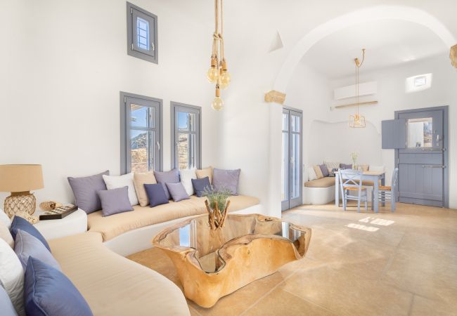 Villa in Mykonos - Seaside 5BDR Bliss in Mykonos Villa in Mykonos - Seaside 5BDR Bliss in Mykonos