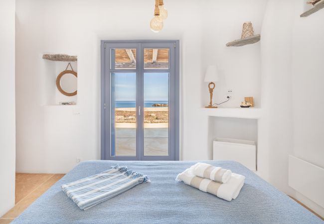Villa in Mykonos - Seaside 5BDR Bliss in Mykonos Villa in Mykonos - Seaside 5BDR Bliss in Mykonos
