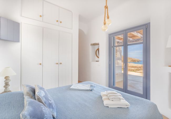 Villa in Mykonos - Seaside 5BDR Bliss in Mykonos Villa in Mykonos - Seaside 5BDR Bliss in Mykonos