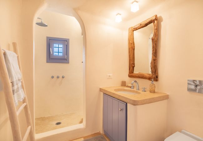 Villa in Mykonos - Seaside 5BDR Bliss in Mykonos Villa in Mykonos - Seaside 5BDR Bliss in Mykonos